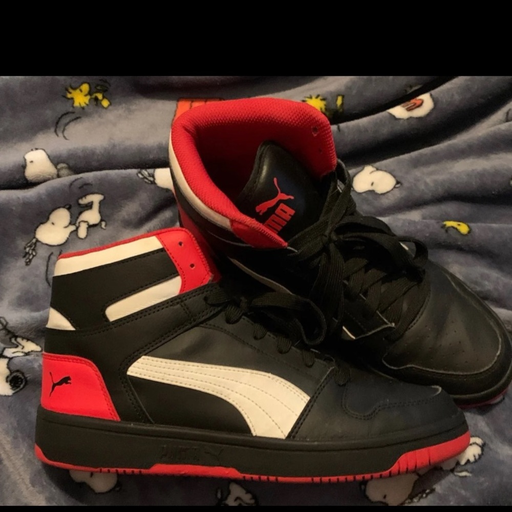 Mens pumas size 9